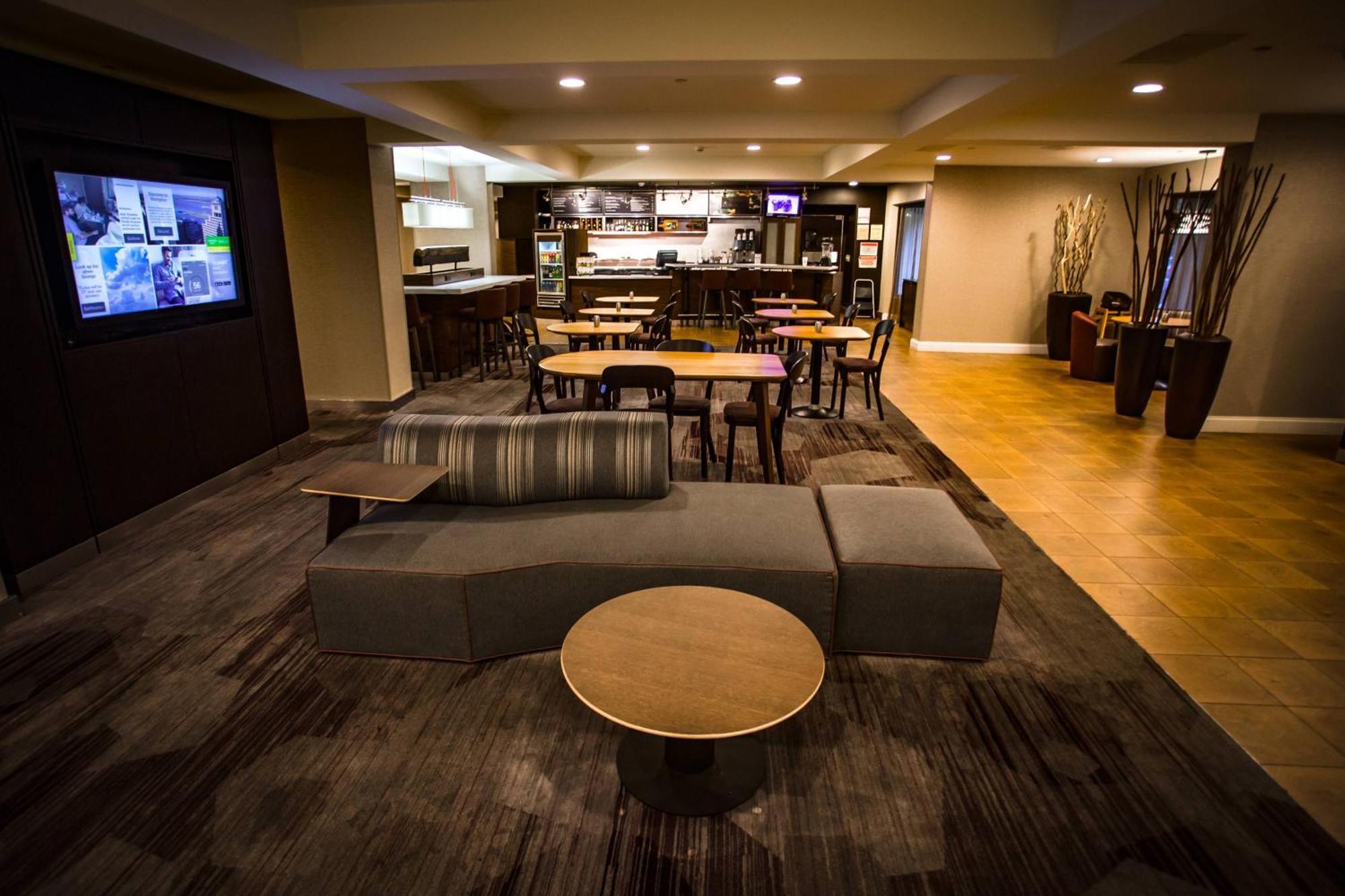 Готель Courtyard Memphis East/Bill Morris Parkway Екстер'єр фото